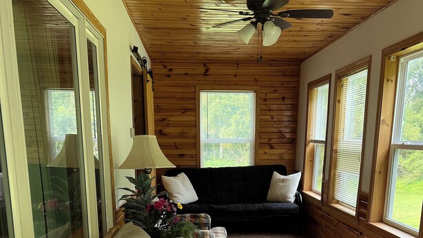 Living area - Private vacation house for larger groups near the Dells with heated game room. (Reedsburg)
