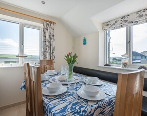 Stuga | Eget kök | Kylskåp, diskmaskin och grytor/köksredskap