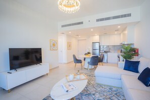 舒适公寓 | 起居区 | 55-英寸纯平电视 (配备有线频道)、电视