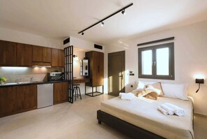 Suite Junior (Aphrodite) | Seprai premium, selimut bulu angsa, dan didekorasi berbeda-beda