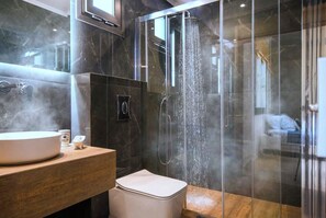 Svit Premium (Hera) | Badrum | Duschhuvud med massagefunktion, hårtork, tofflor och handdukar