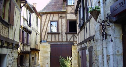 Le Chai *** A charming, single-story vacation rental with a garden and shared pool, 10 minutes from Bergerac