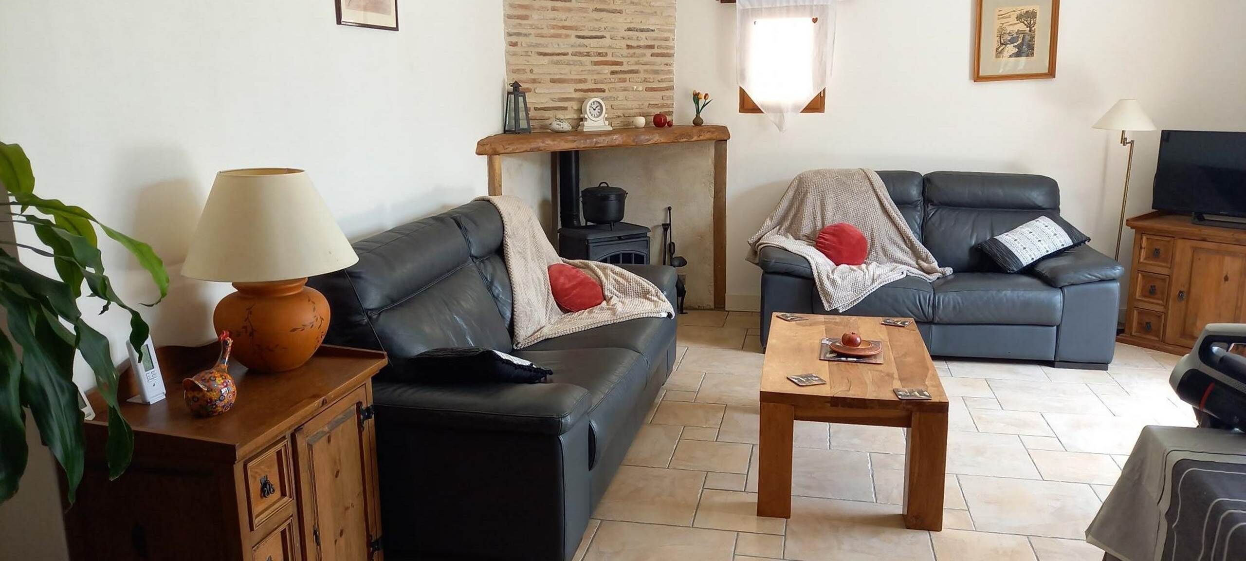 Televisio, takka, DVD-soitin