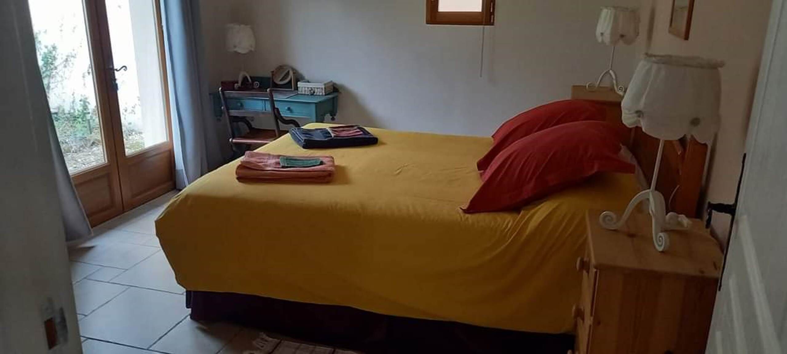 2 slaapkamers, een strijkplank/strijkijzer, gratis wifi, beddengoed