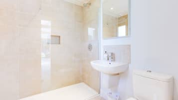 Cottage | Bathroom | Shower