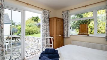 4 bedrooms, individually decorated, individually furnished, free WiFi