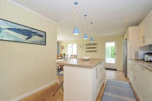 Cottage | Private kitchen | Fridge, dishwasher, cookware/dishes/utensils - Dolphins (Wadebridge)