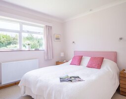 Cottage | 4 bedrooms, individually decorated, individually furnished, free WiFi