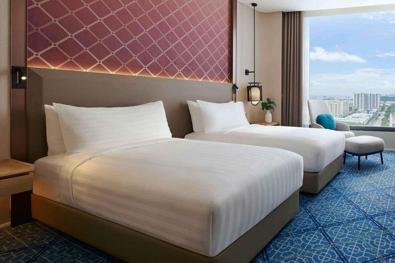 Executive Twin Room | Hypo-allergenic bedding, minibar, in-room safe, individually furnished