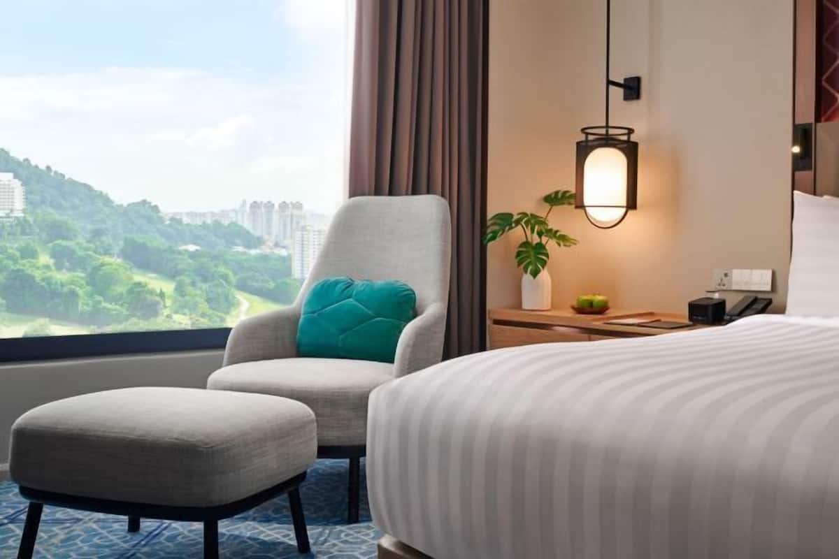 Hypo-allergenic bedding, minibar, in-room safe, individually furnished