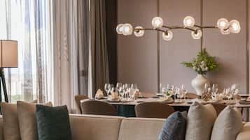 Literie hypoallergénique, minibar, coffres-forts dans les chambres