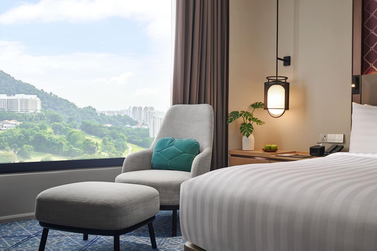 Allergikerbettwaren, Minibar, Zimmersafe, individuell eingerichtet