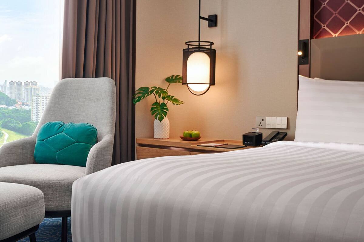 Executive-huone, 1 suuri parisänky (Deluxe) | Allergiatestatut vuodevaatteet, minibaari, tallelokero huoneessa