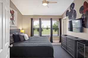 3 bedrooms, iron/ironing board, travel cot, WiFi - Luxury Mickey Themed in Resort, 2 miles/ Disney (Kissimmee)