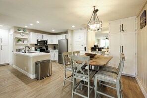 Fridge, microwave, oven, stovetop - Garden Oasis with a Glimpse of the Ocean – Cozy 1-Bedroom Condo (Oceanside)