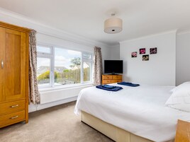 Cottage | 4 bedrooms, individually decorated, individually furnished, free WiFi