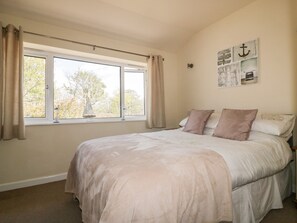 Cottage | 2 bedrooms, individually decorated, individually furnished, free WiFi - 49 Atlantic Reach (Newquay)