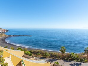 On the beach - La Nea Beach Apartment (Radazul)