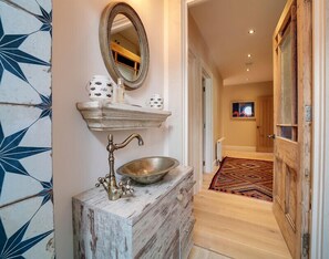 Cottage | Bathroom