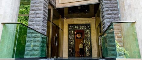 المنشأة من الخارج