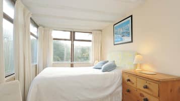 Cottage | 2 bedrooms, individually decorated, individually furnished, free WiFi