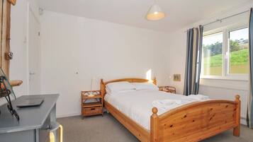 Cottage | 4 bedrooms, individually decorated, individually furnished, free WiFi