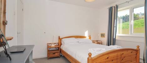 Cottage | 4 bedrooms, individually decorated, individually furnished, free WiFi