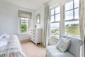 4 habitaciones, decoración personalizada y muebles diferentes 