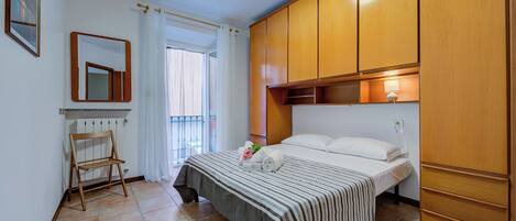 Standard Apartment, Multiple Bedrooms, Beachside (Casa Dolce Casa Stresa 50m from lake) | 1 bedroom, WiFi, bed sheets