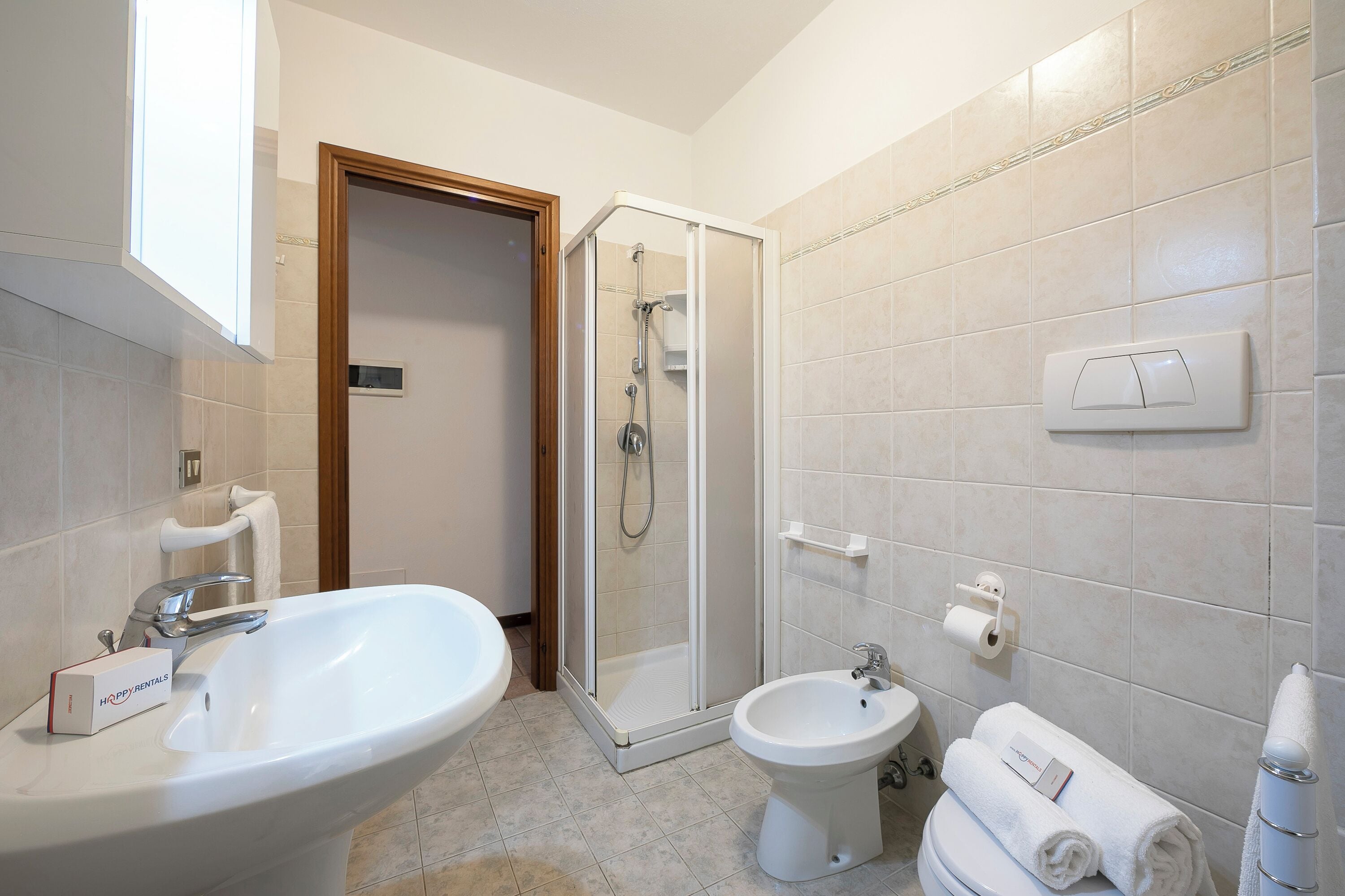 Dusche, Haartrockner, Bidet, Handtücher