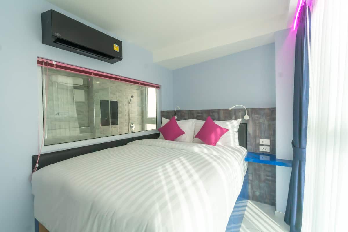 Premium bedding, down duvets, minibar, in-room safe