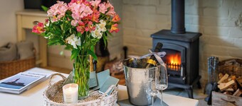 Stunning courtyard cottage set back from the River Coquet. With castle views.