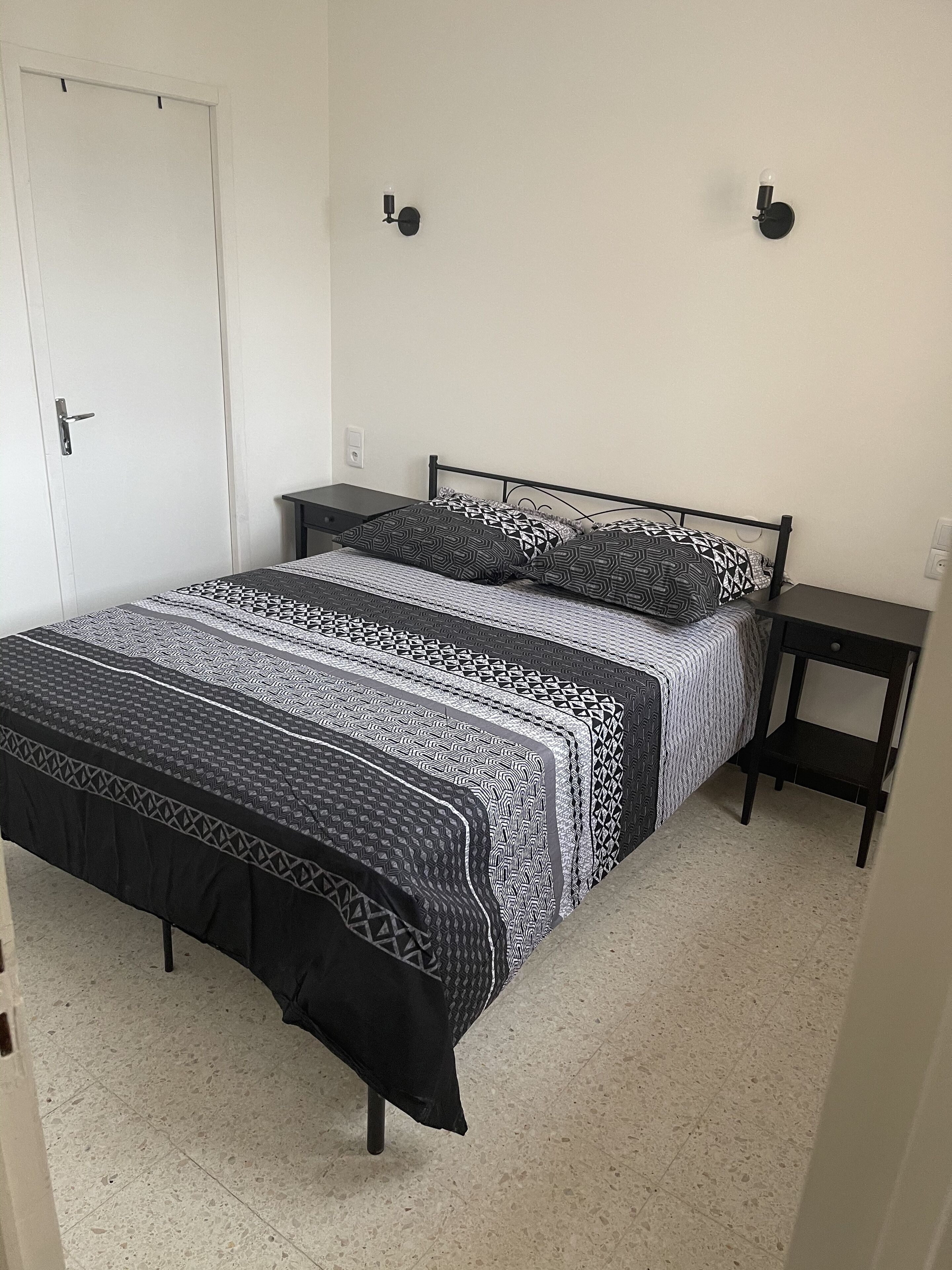 5 chambres, fer et planche à repasser, Wi-Fi gratuit, draps fournis