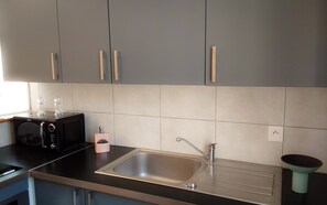 Fridge, microwave, oven, stovetop - Le Moulin de l'O Ecrin Bucolique au Centre de Semur en Auxois (Semur-en-Auxois)