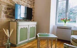 TV - Le Moulin de l'O Ecrin Bucolique au Centre de Semur en Auxois (Semur-en-Auxois)