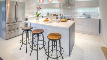 Ferienhaus | Eigene Küche | Geschirrspüler, Kochgeschirr/Geschirr/Besteck