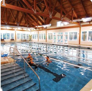 室内游泳池，室外游泳池