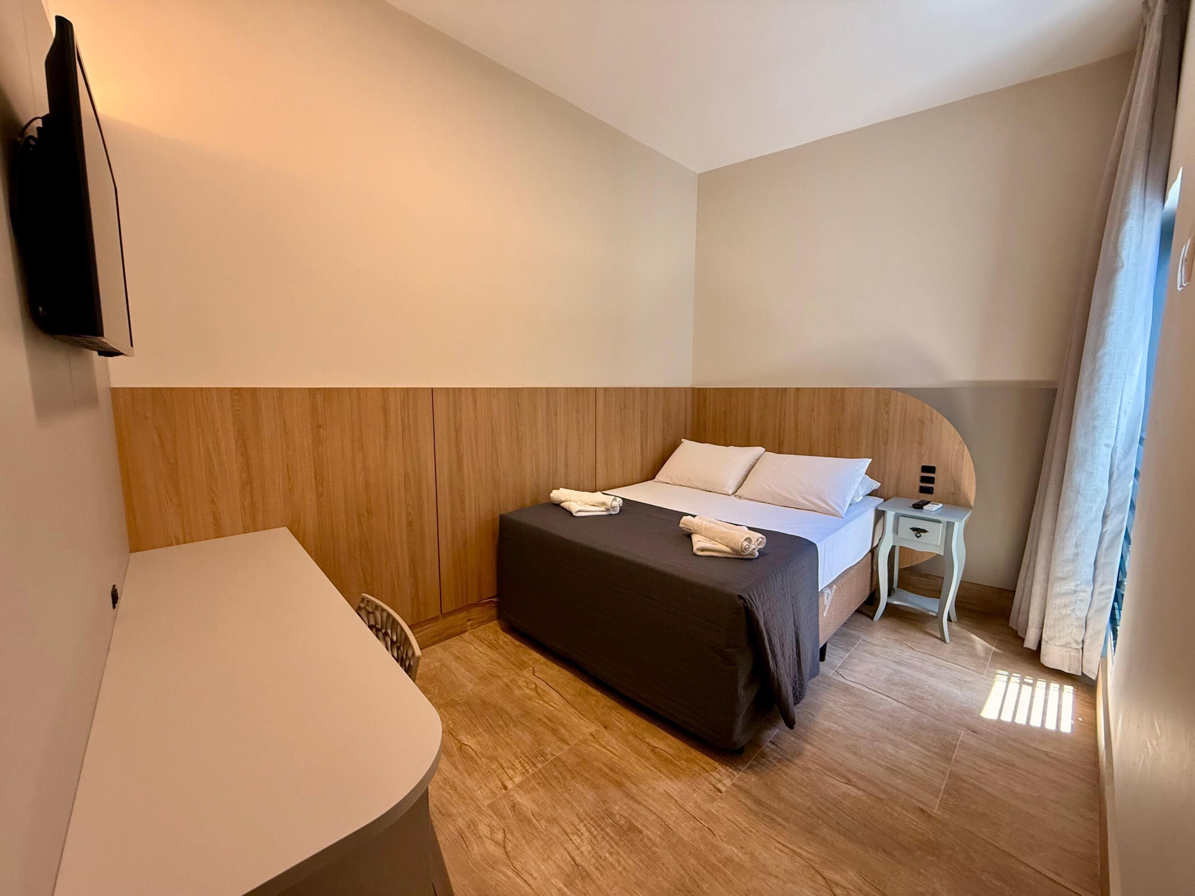 Quarto casal econômico | Frigobar, individualmente decorados, individualmente mobiliados