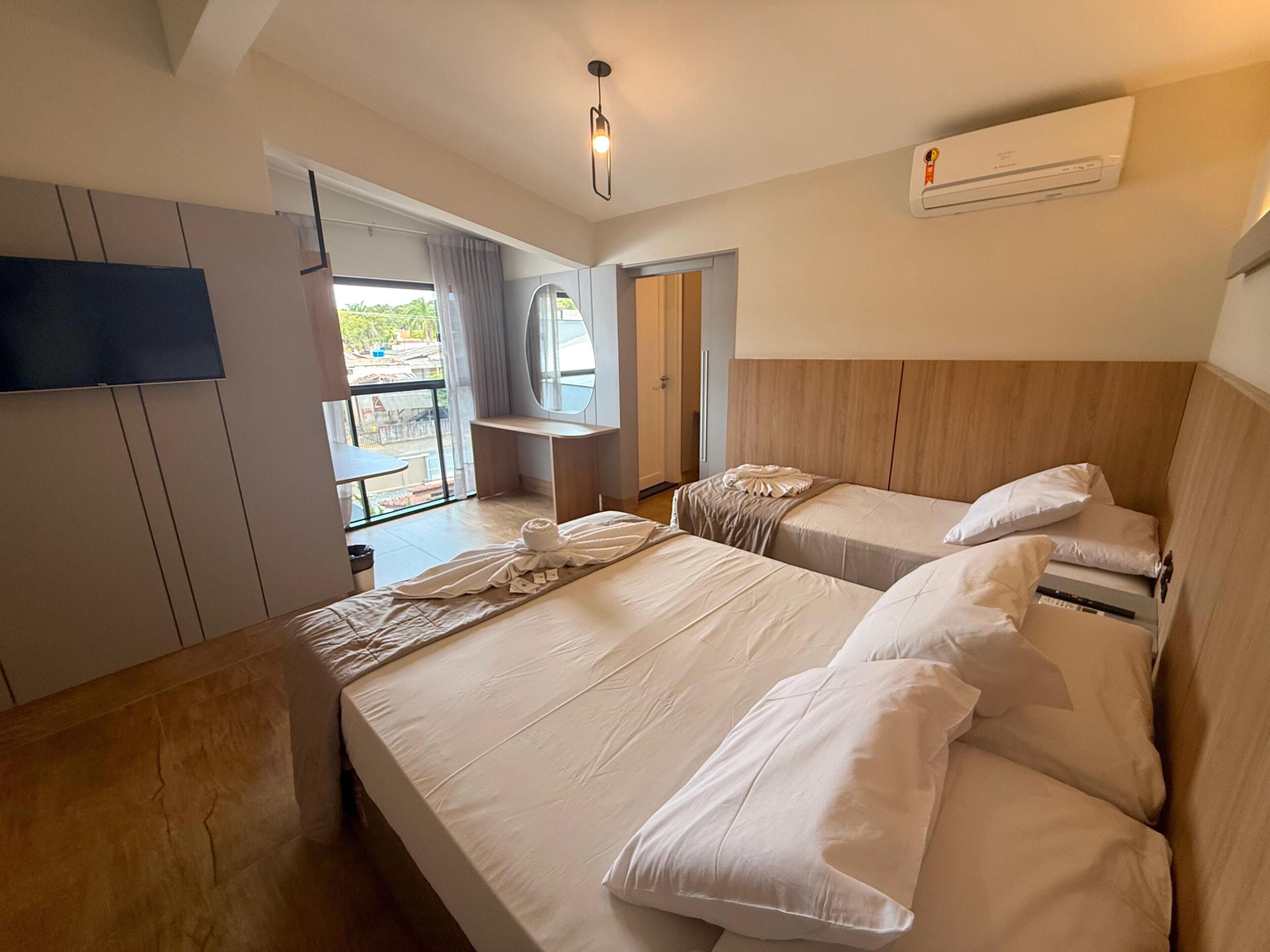 Quarto superior, 1 quarto | Frigobar, individualmente decorados, individualmente mobiliados