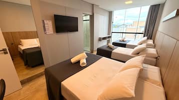 Comfort Room | Minibar, individually decorated, individually furnished, desk