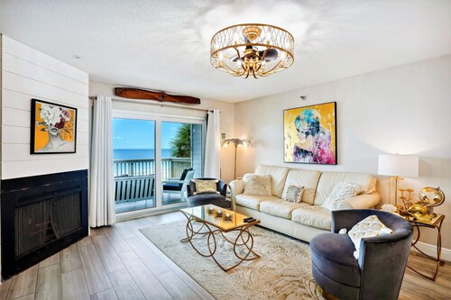 Pelican Pointe 5B Upscale with gorgeous panoramic views, perfect location!!