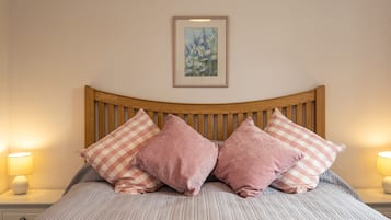 Cottage | 4 bedrooms, individually decorated, individually furnished, free WiFi