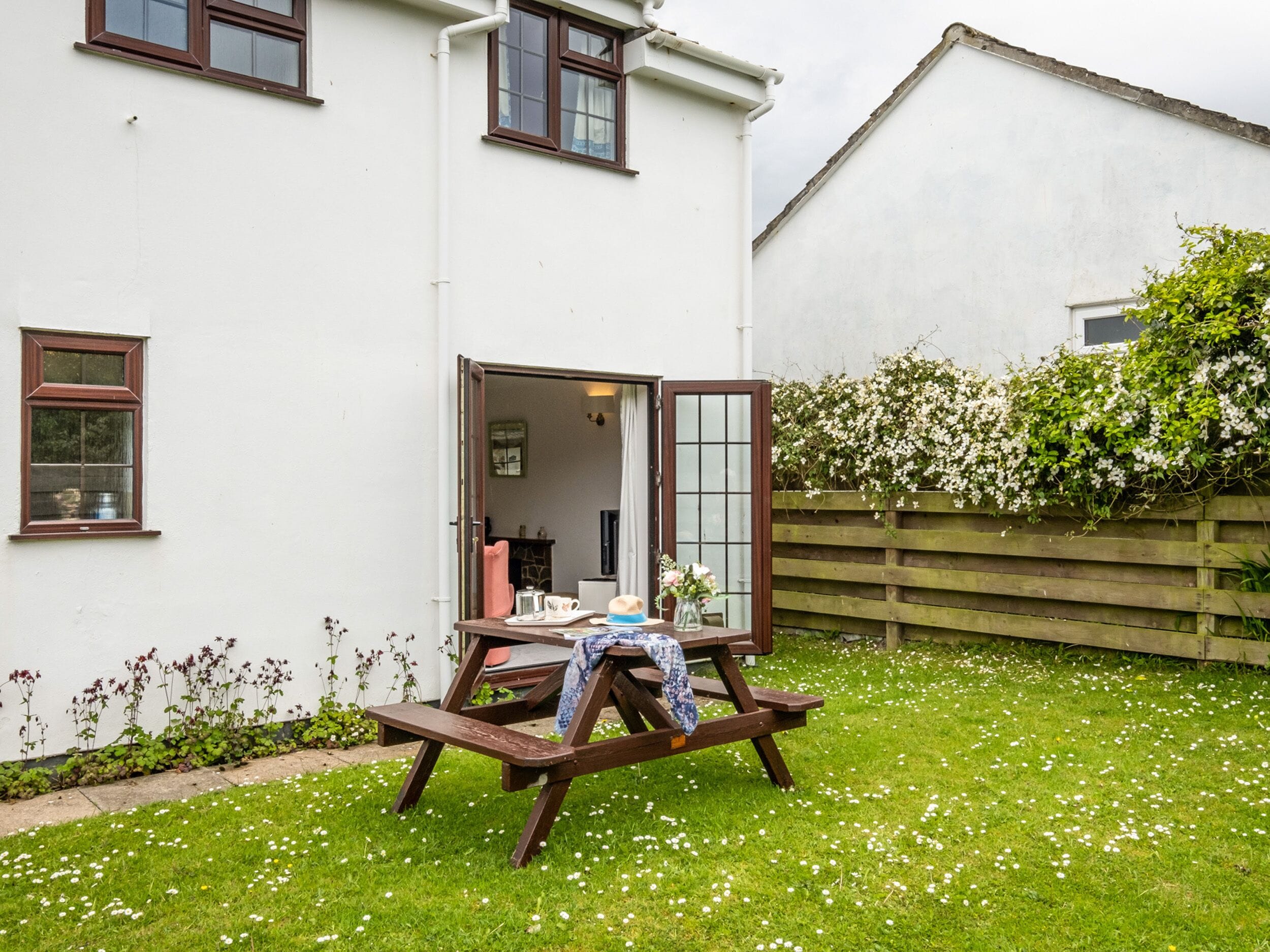 Cottage | Balcony