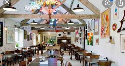 “Amazing large apartment” @ NO4 HIGH STREET