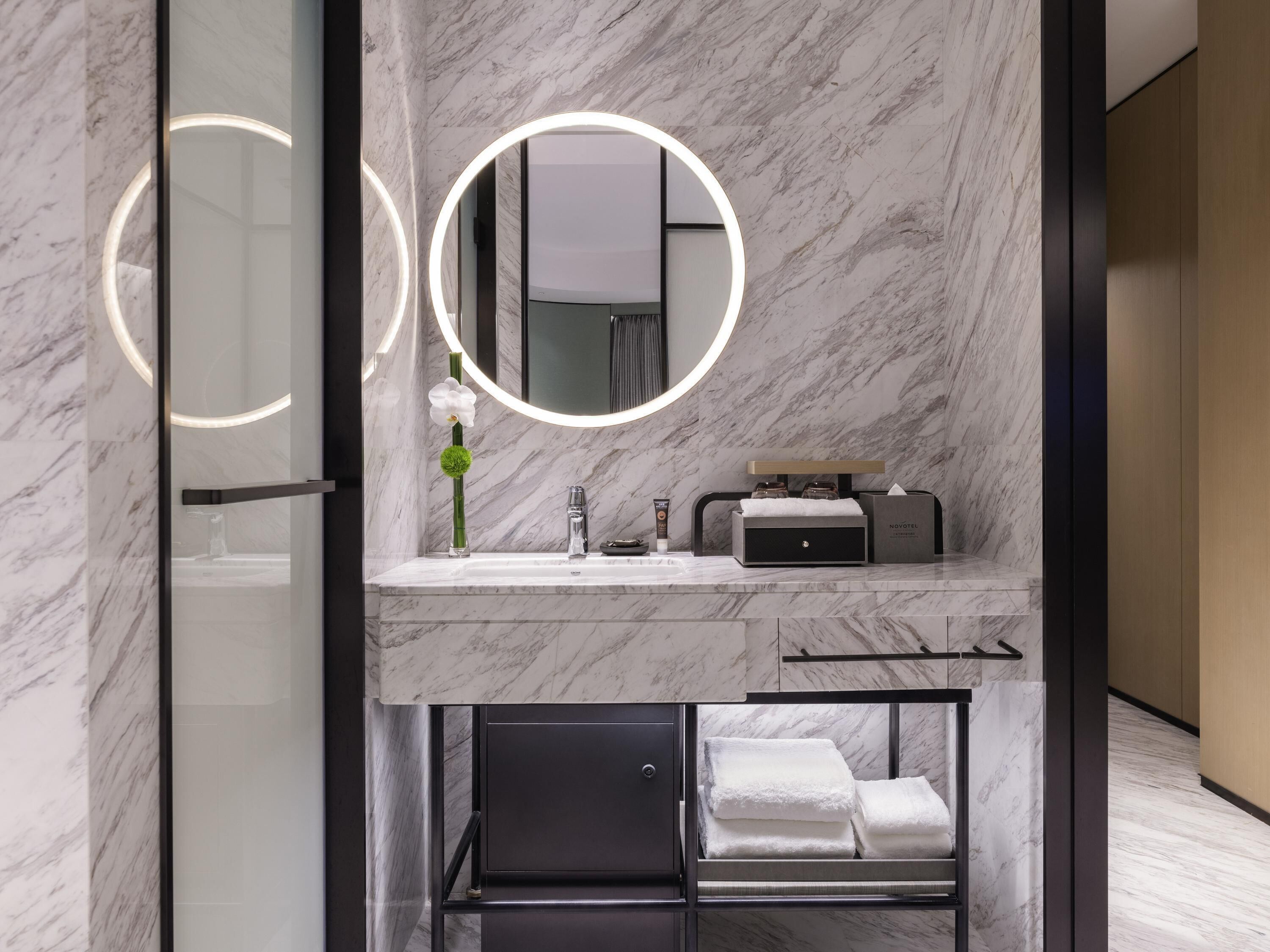 Hochwertige Bettwaren, Minibar, Zimmersafe, schallisolierte Zimmer