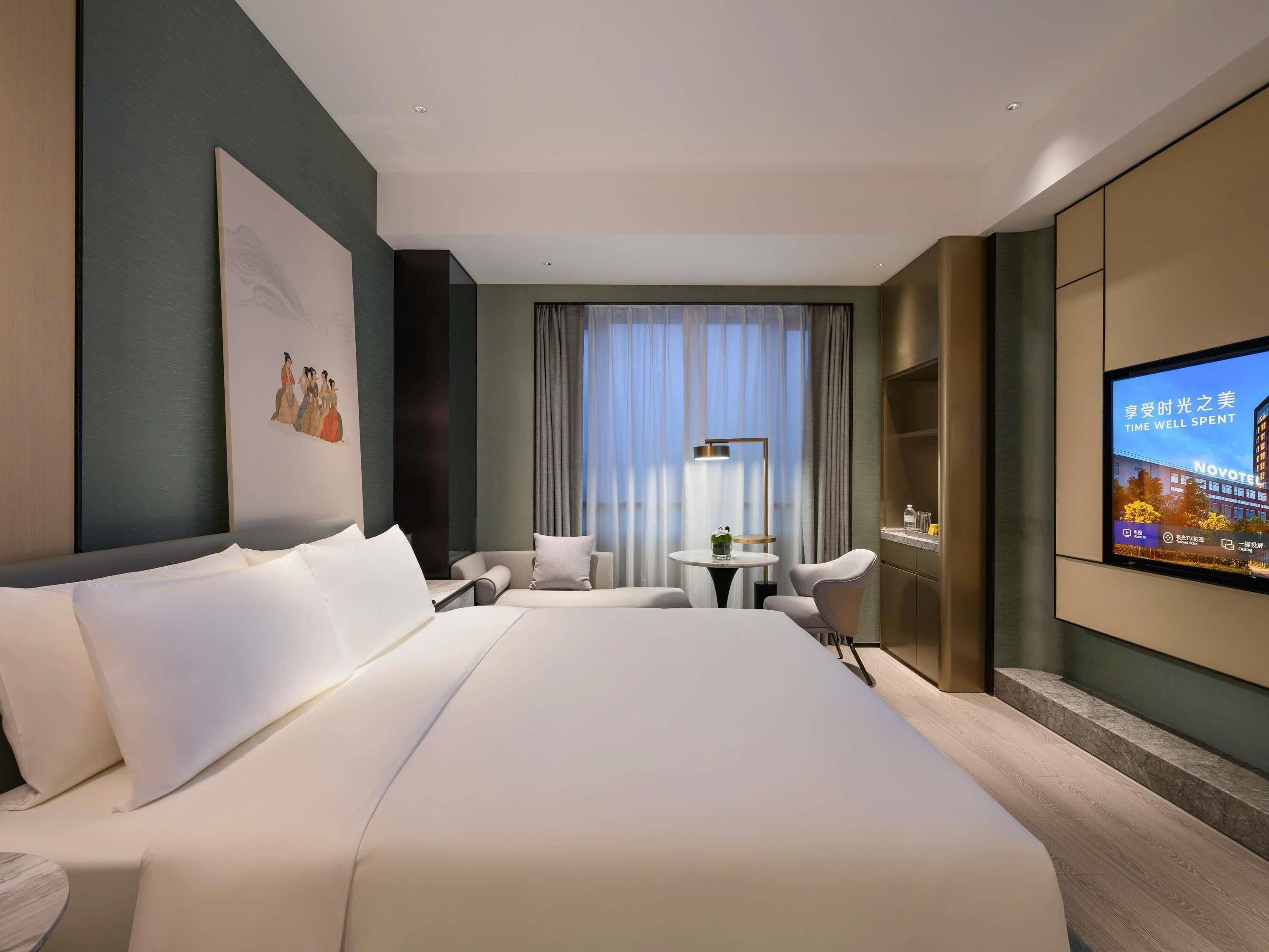 Habitación superior (with one Hollywood Bed Garden side) | Ropa de cama de alta calidad y minibar 