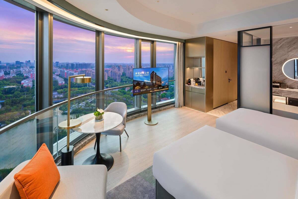 Kamar Deluks, 2 Tempat Tidur Twin | Seprai premium, minibar, brankas, dan kedap suara