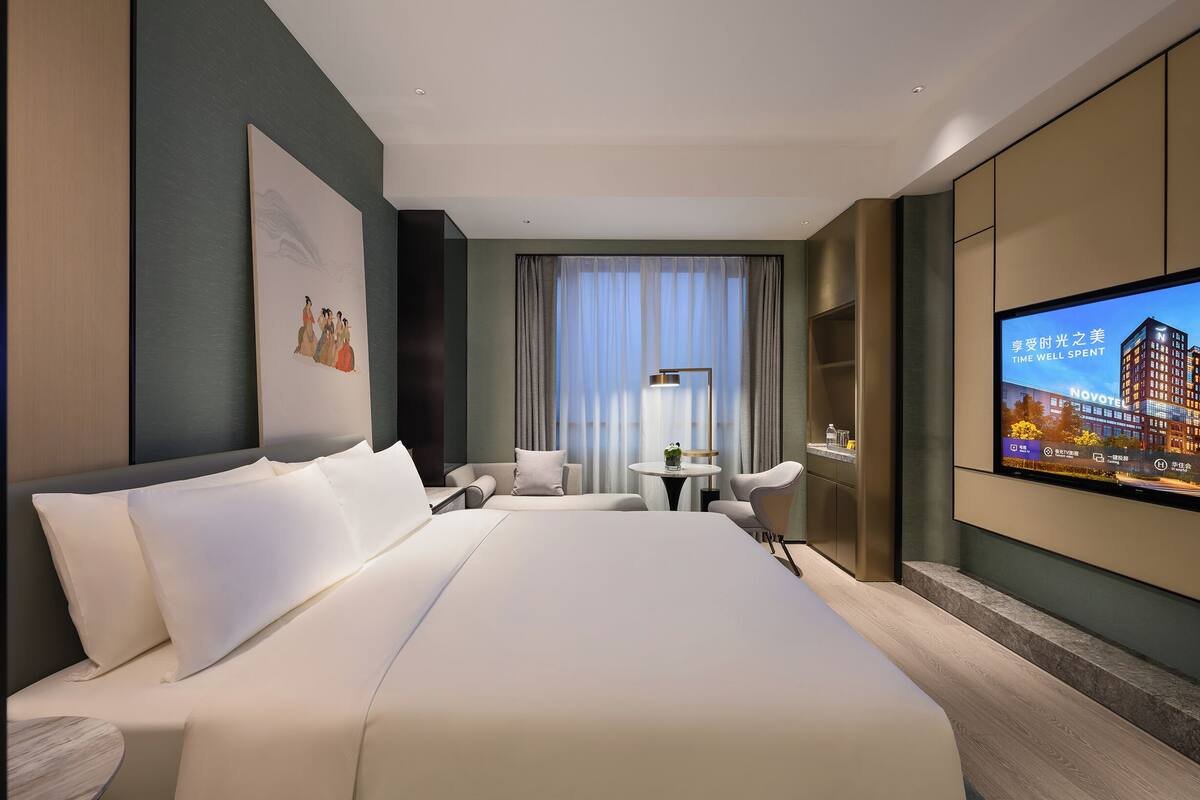 Superior Room (with one Hollywood Bed Garden side)