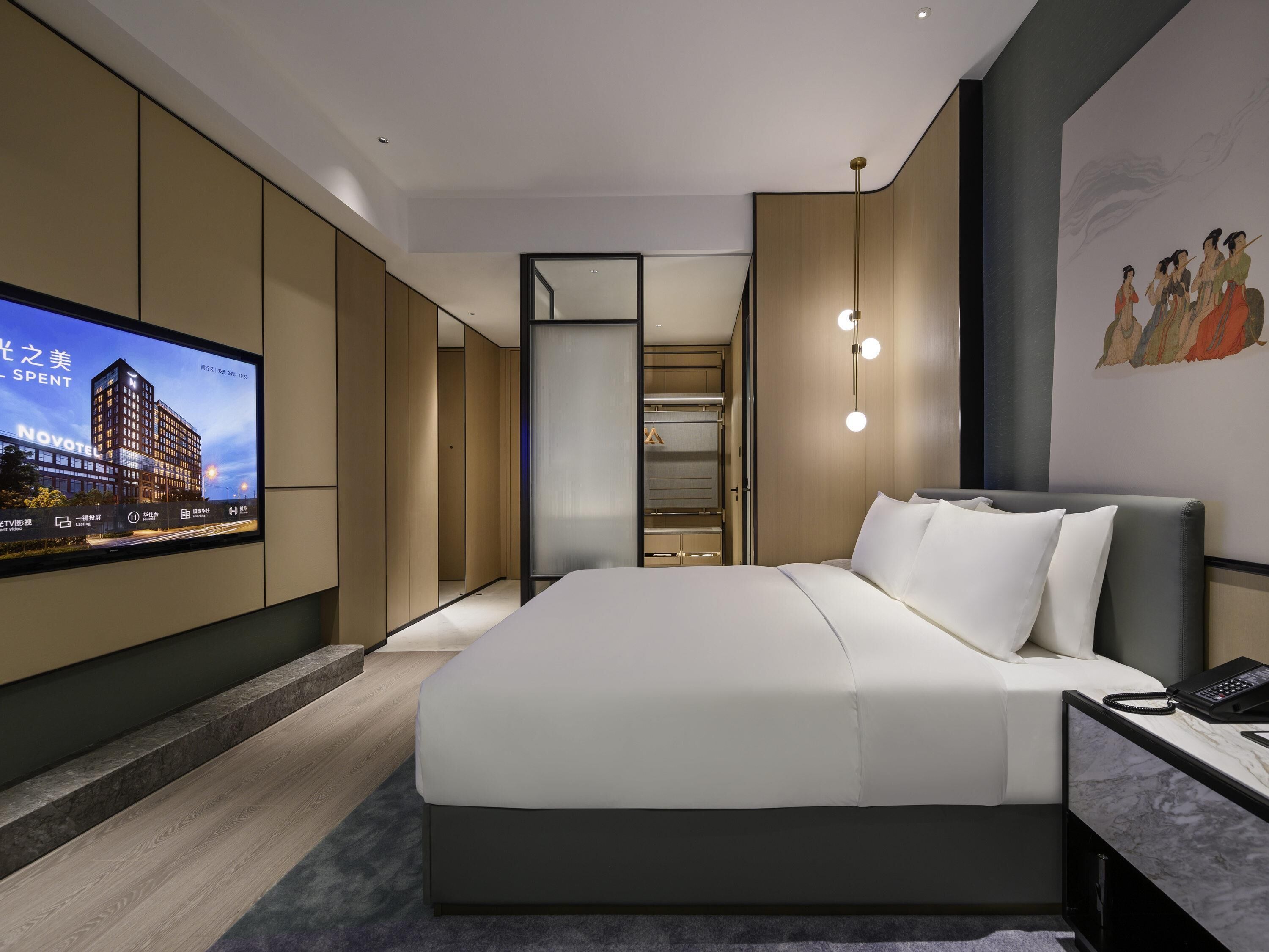 Superior Room, 1 King Bed | Premium bedding, minibar, in-room safe, soundproofing