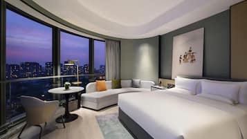 1 bedroom, premium bedding, minibar, in-room safe